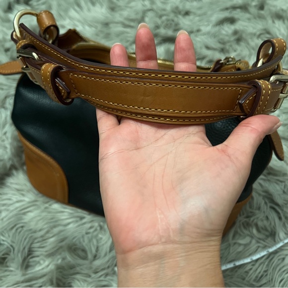EUC Dooney shoulder bag - Picture 7 of 8